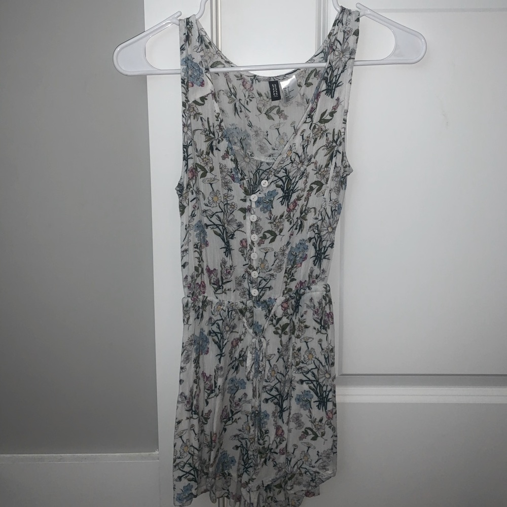 H&M size 2 white floral romper with tie adjustable tie waist